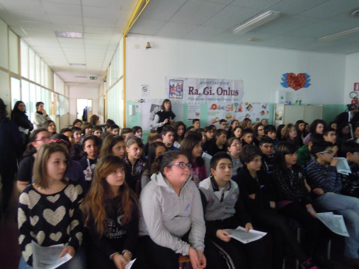 «La bellezza non è racchiusa nella taglia»: la Ra.Gi. parla dei Dca ai ragazzi del “Don&nbsp;Milani”